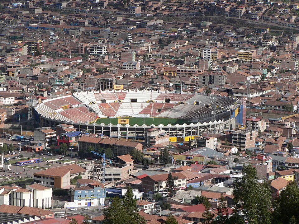 Vista panorámica del estadio Inca Garcilaso de la Vega en Cusco